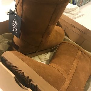 NEW Ugg Classic Short Waterproof Boot